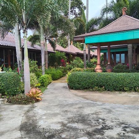 Lipa Bay Resort Lipanoj Kültér fotó
