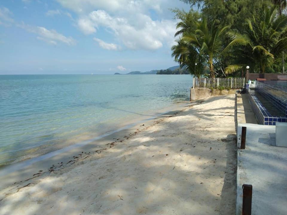 Lipa Bay Resort Lipanoj Kültér fotó
