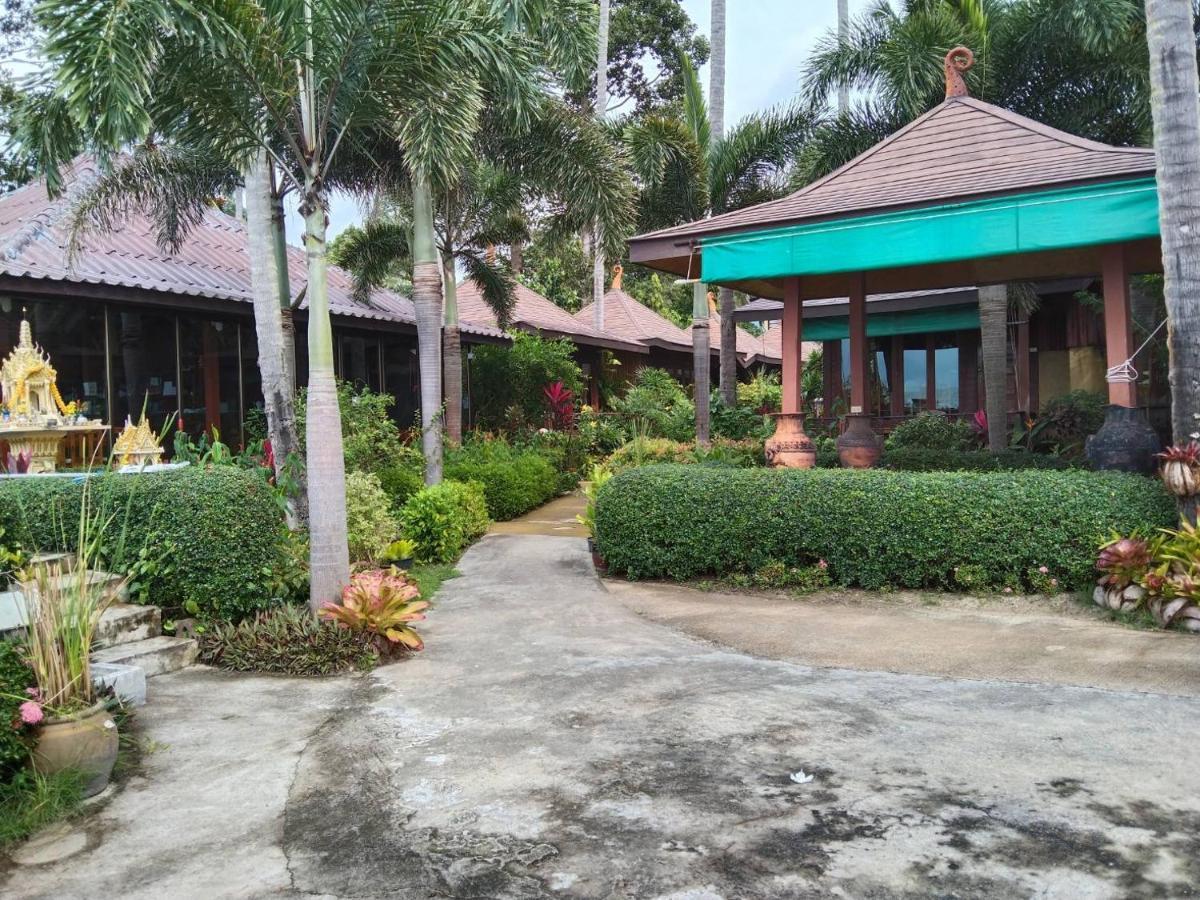 Lipa Bay Resort Lipanoj Kültér fotó