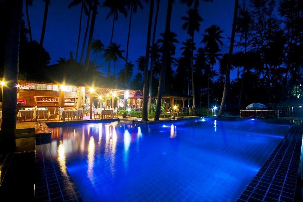 Lipa Bay Resort Lipanoj Kültér fotó